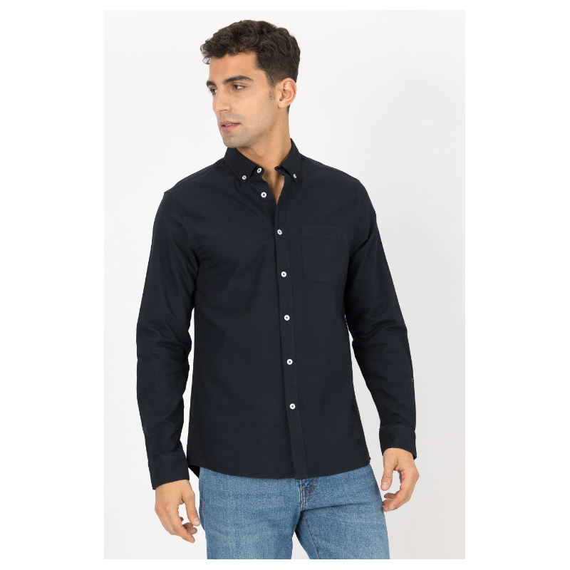 Camicia da Uomo con colletto a patta con bottoni e maniche lunghe. Chiusura frontale con bottoni. Tasca frontale. 10046898 Tommy